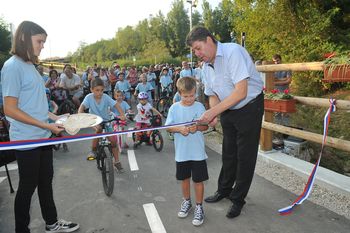 Kolesarska pot v Bazari tudi uradno odprta