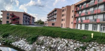 Zmanjšanje poplavne ogroženosti Vrtojbice in prevzem ter dokončanje kompleksa za starejše v Vrtojbi na seznamu vlade za pospešeno izvedbo