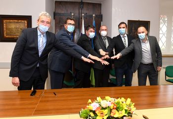 Podpis pogodbe o prenosu lastninske pravice ter upravljanja in vzdrževanja državnega namakalnega sistema Namakalni razvod Vogršček