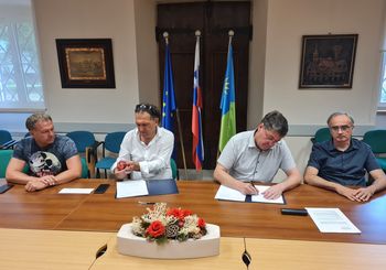 Občina odkupila nekdanji hotel v Šempetru