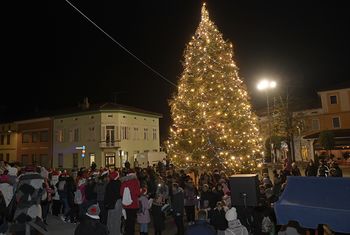 S prižigom prazničnih lučk vstopamo v zaključek letošnjega leta