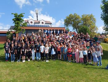 Alpe-Adria v malem – srečanje učencev prijateljskih skupnosti v Škofičah na avstrijskem Koroškem