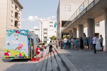 Goriška knjižnica Franceta Bevka je dobila nov bibliobus