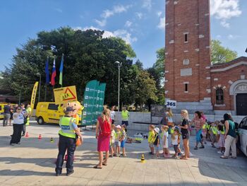 Začetek kampanie »Še 365 dni!« sporoča, da se otroci vračajo k pouku in na šolske poti Začetek kampanie »Še 365 dni!« sporoča, da se otroci vračajo k pouku in na šolske poti