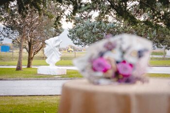 V Vrtojbi nova skulptura, ki spodbuja k razmisleku o preseganju meja