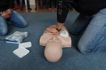 Znanje, ki rešuje - tečaj za prve posredovalce