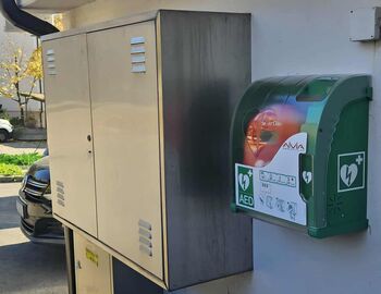 Nov defibrilator (AED) na ulici Ivana Suliča v Šempetru