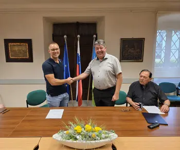 Podpis pogodbe za gradnjo komunalne opreme na Cesti na Čuklje