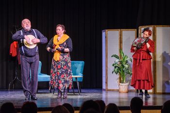 Komedija JAZ SEM PA TAKO FINA