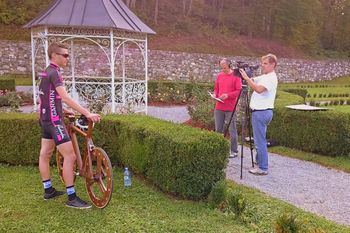 Grajski park za idilično ozadje videospota