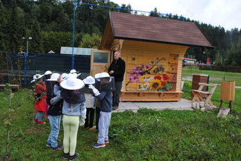 Učni center vrtnarstva in čebelarstva pri Drugi osnovni šoli je polno zaživel