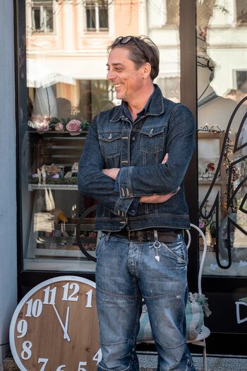 PET DO DVANAJSTIH – Ko se poezija, srce in mesto srečajo