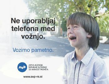 Uporaba telefona med vožnjo je nevarna!