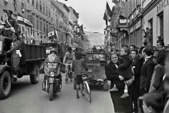 Začasna meja. Življenje in hrepenenje v coni A (1945-1947)