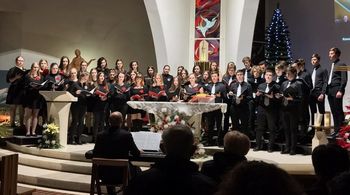 Zbor I. gimnazije prvič nastopil v župnijski cerkvi sv. Duha