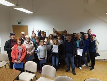 Vabljeni na premiero predstave Jesenska poroka Vabljeni na premiero predstave Jesenska poroka