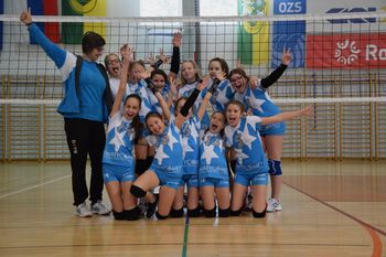 Mala odbojka z dvema zmagama doma