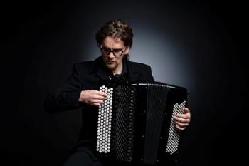 Koncertni abonma 2018/19: Luka Juhart z gosti