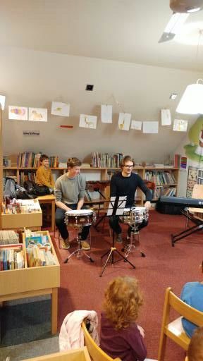 GLASBENA URA PRAVLJIC IN PRAVLJIČNA JOGA