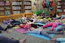 PRAVLJIČNA JOGA ZA NAJMLAJŠE