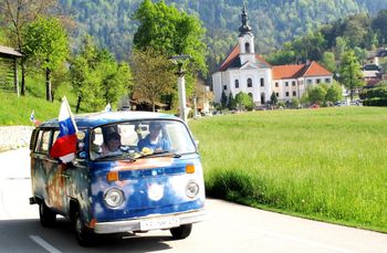 Tradicionalna prvomajska paradna vožnja letos skozi 17 vasi