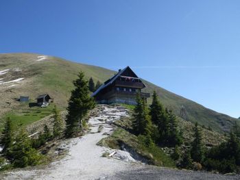 Planinci in gorski reševalci zaradi snega in plazov odsvetujejo vzpon na Golico