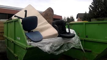 Ločujte, poskrbite za odvoz kosovnih odpadkov in ne odlagajte odpadkov na zasebnih zemljiščih