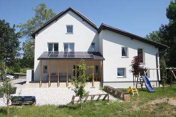 Novo življenje energetsko prenovljene Viške hiške