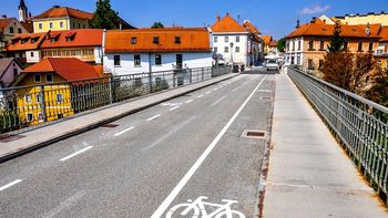 Poleti prenova Kandijskega mostu, ureditev vaškega središča v Gabrju in gradnja kanalizacije na Kuzarjevem kalu