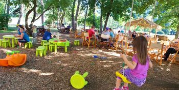 Mestna plaža: Poklic coprnice Mice