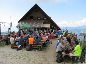 Praznično in množično na 10. pohodu na Golico