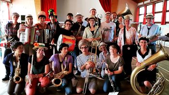 Glasbena skupina La FANFARONE v Novem mestu