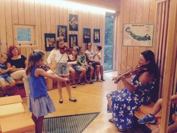 ODPADE: Drevesna hiša: Koncert med krošnjami