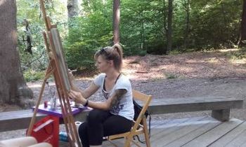 Likovne delavnice na drevesni hiši