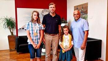 Župan sprejel svetovni prvakinji iz Karate kluba Novo mesto