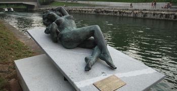 Odkrili smo kip Ekvorne