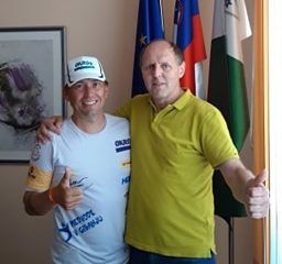 SREČANJE ŽUPANA Z EKSTREMNIM TEKAČEM BOGOMIRJEM DOLENCEM