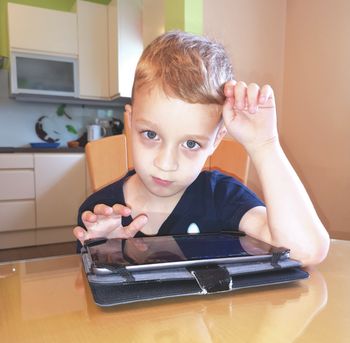 Gal potrebuje tablični računalnik in druge pripomočke