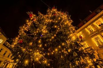 SLOVESNI PRIŽIG PRAZNIČNIH LUČI 2019 IN VEČERNI NAKUPI