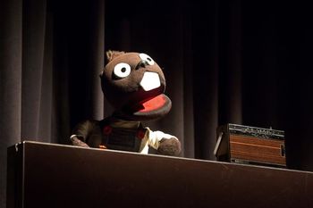 Otroška predstava in obisk Miklavža