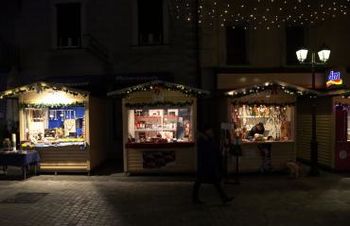 Dobrodelna božična stojnica