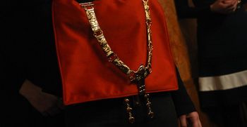 Ob 100. obletnici Univerze v Ljubljani smo rektorju podarili rektorsko verigo