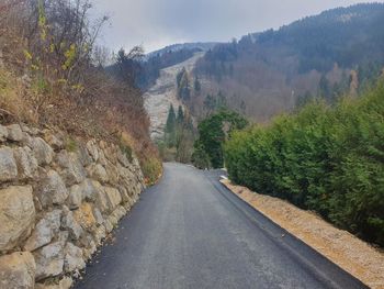 V Pečovniku smo asfaltirali 370 metrov dolg odsek javne poti do Trobiševe bukve