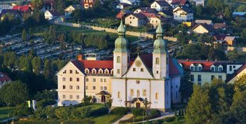 Uprizoritev božičnice pred polnočnico