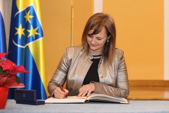 Včeraj je zaprisegla nova svetnica Mestnega sveta Saša Kundih