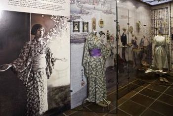 Pokrajinski muzej Celje: Javno vodstvo po razstavi Alma M. Karlin Poti