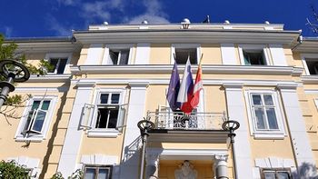 Stavba Mestne občine Novo mesto do nadaljnjega zaprta