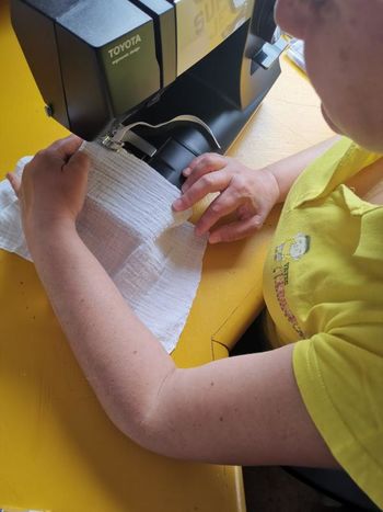 V vrtcu Pedenjped šivajo zaščitne maske