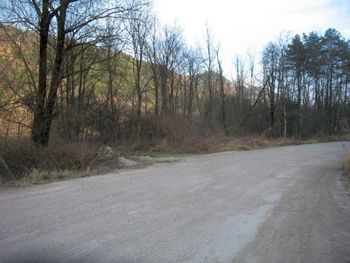 Prašenje ceste na Hrušici povzroča slabo voljo, inšpektorji opravili nadzor