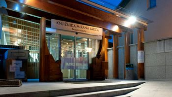 Iz novomeške knjižnice sporočajo: "Izposoja je nazaj!"